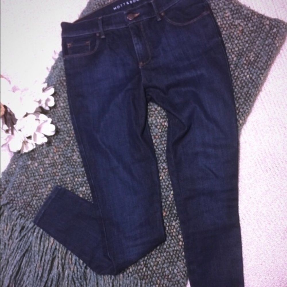Mott & Bow Mid Rise Dark Wash Skinny Jeans 29 x 30